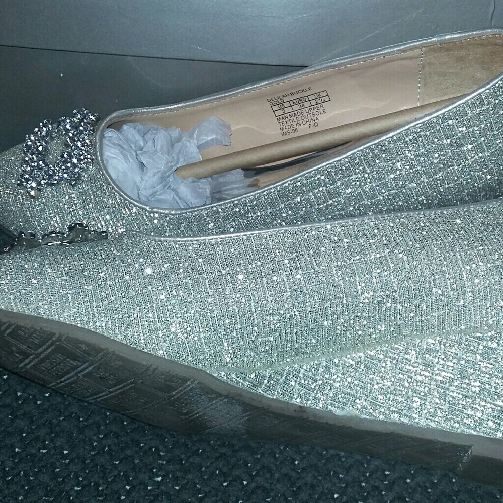 Badgley Mischka "delilah buckle" kids size 4 gold